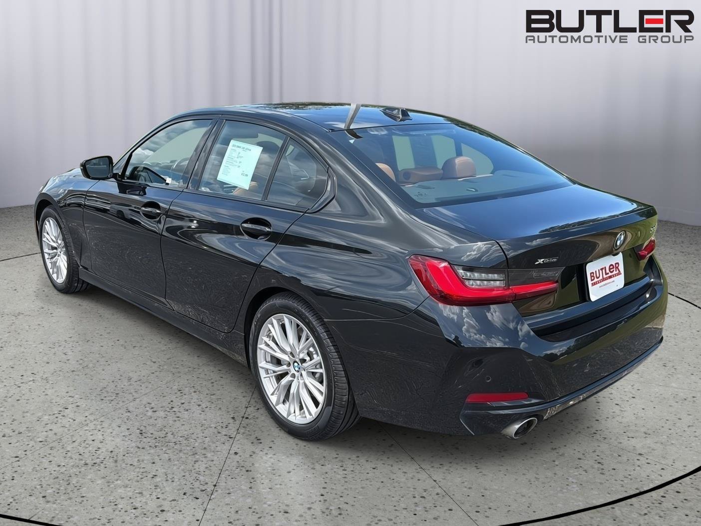 Used 2023 BMW 330i xDrive Sedan w/ Premium Package AWD/4WD image 4
