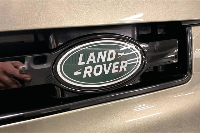 Certified 2025 Land Rover Defender 130 X-Dynamic SE AWD/4WD image 32