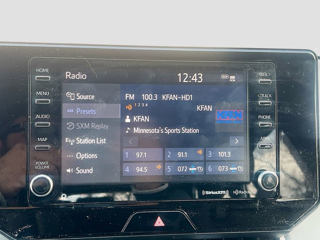 Used 2022 Toyota Venza XLE image 16