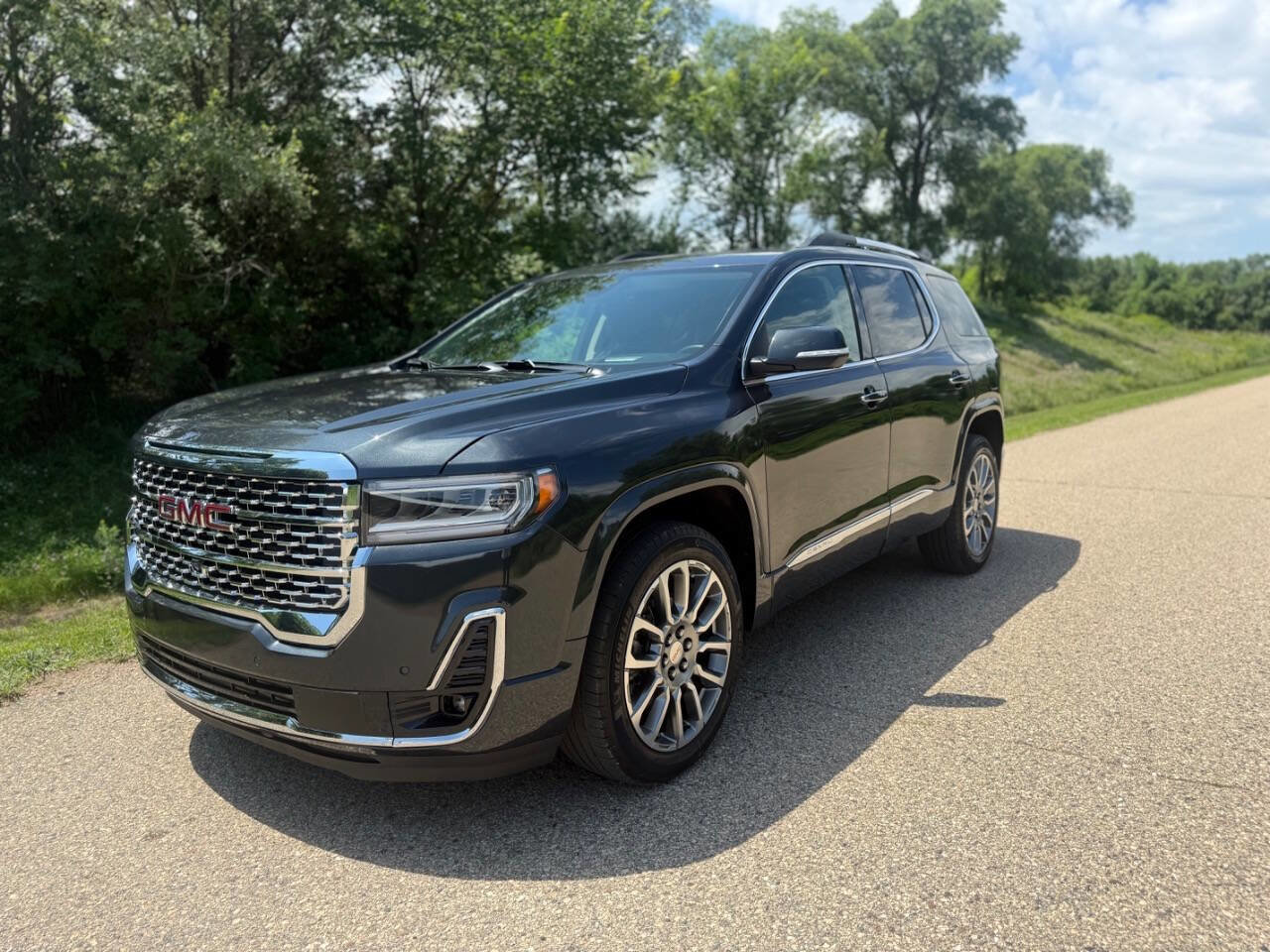 Used 2023 GMC Acadia Denali w/ Denali Ultimate Package image 2