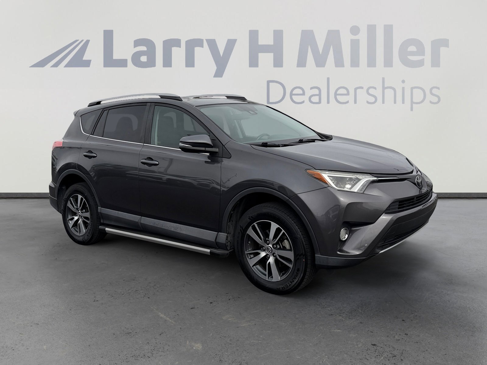Used 2017 Toyota RAV4 XLE w/ Premium Special Value Package image 6