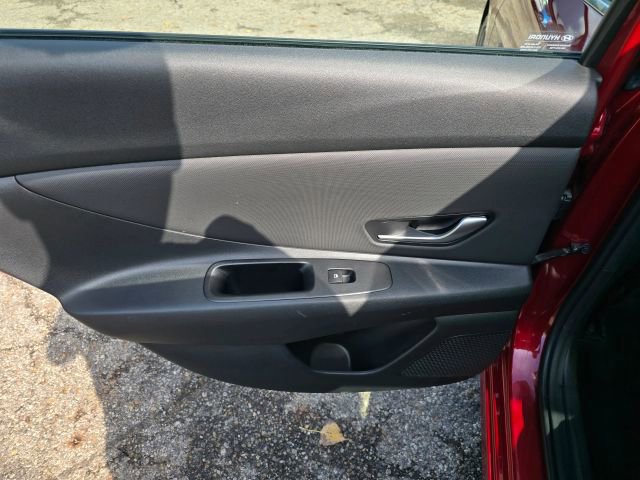 Used 2025 Hyundai Elantra SEL image 12