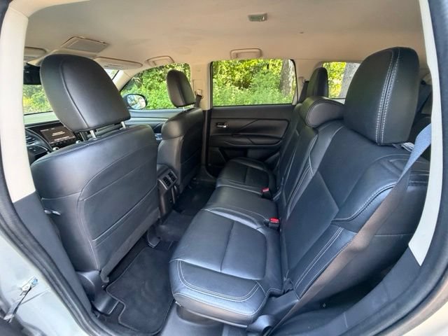 Used 2020 Mitsubishi Outlander AWD image 17