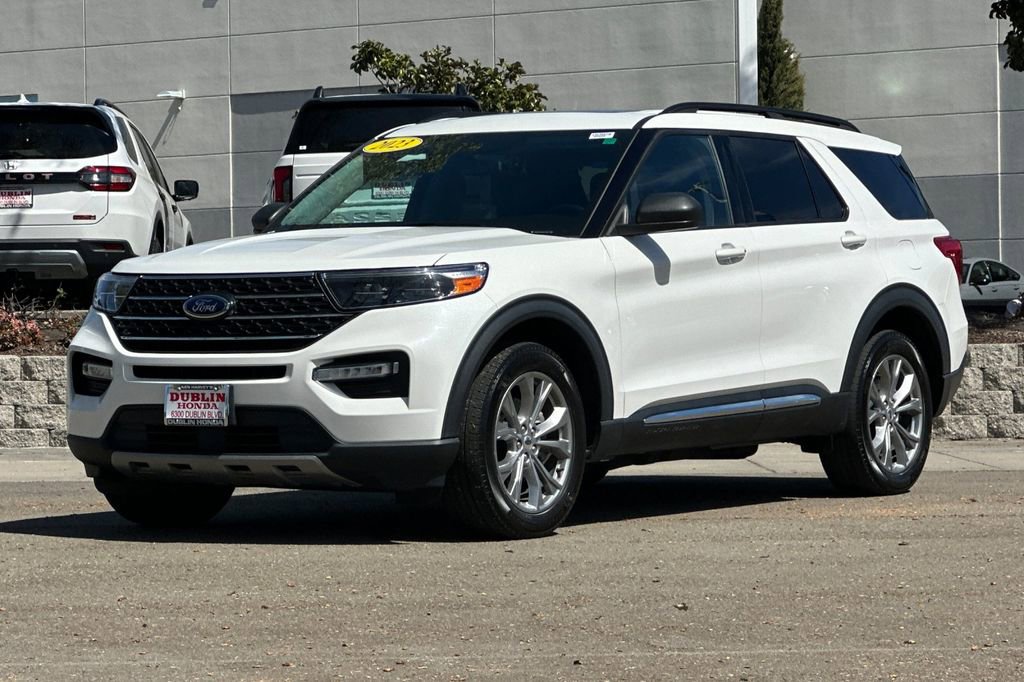 Used 2023 Ford Explorer XLT w/ Equipment Group 202A image 8