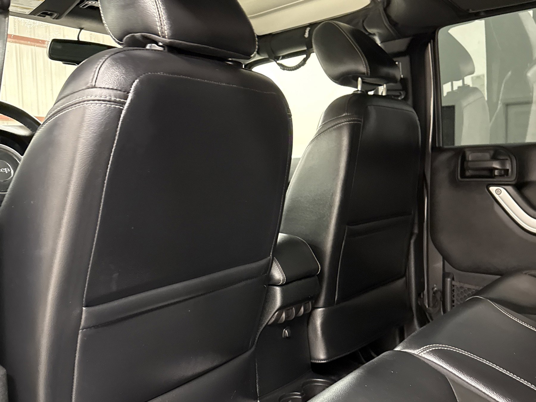 Used 2016 Jeep Wrangler Unlimited Rubicon image 12