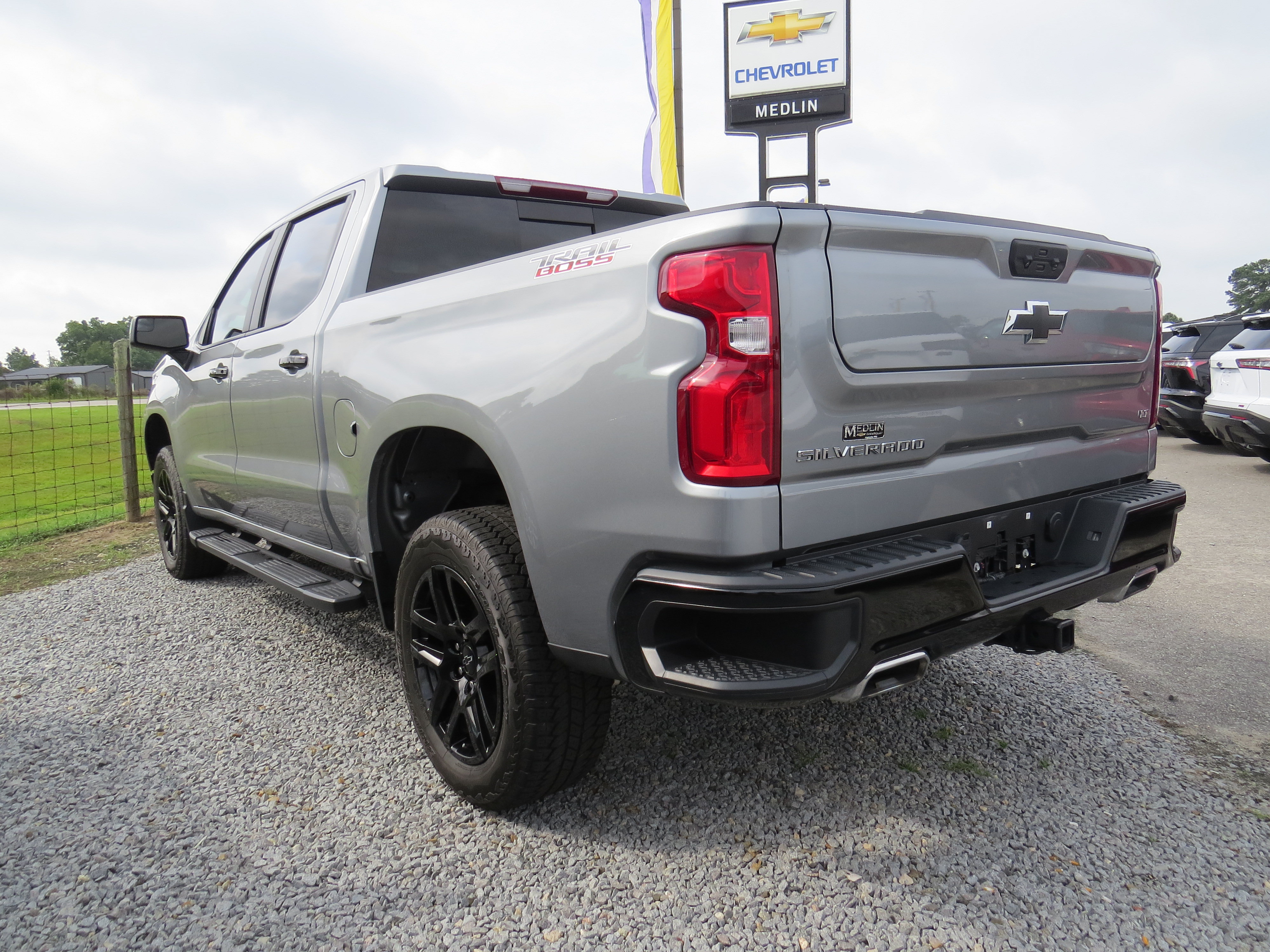 Used 2025 Chevrolet Silverado 1500 LT Trail Boss w/ Convenience Package II AWD/4WD image 5