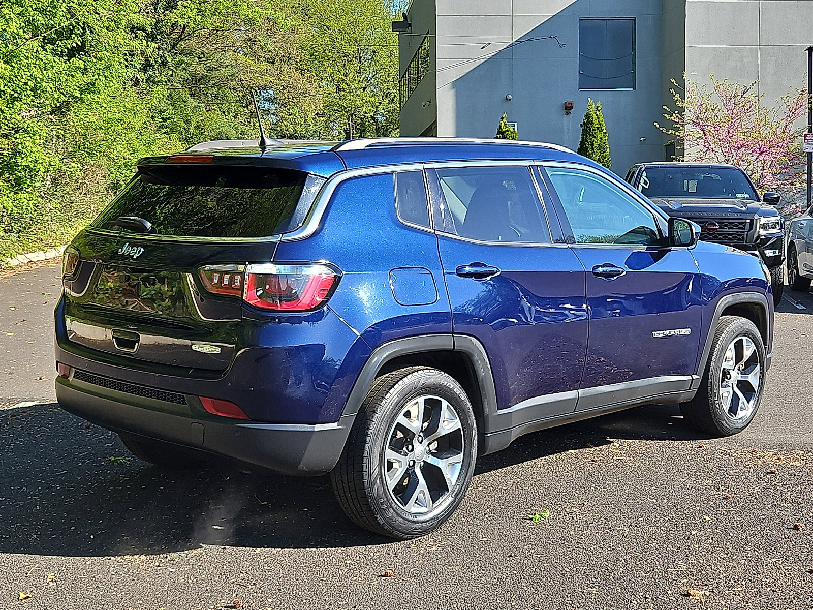 Used 2017 Jeep Compass Latitude w/ Popular Equipment Group FWD image 6