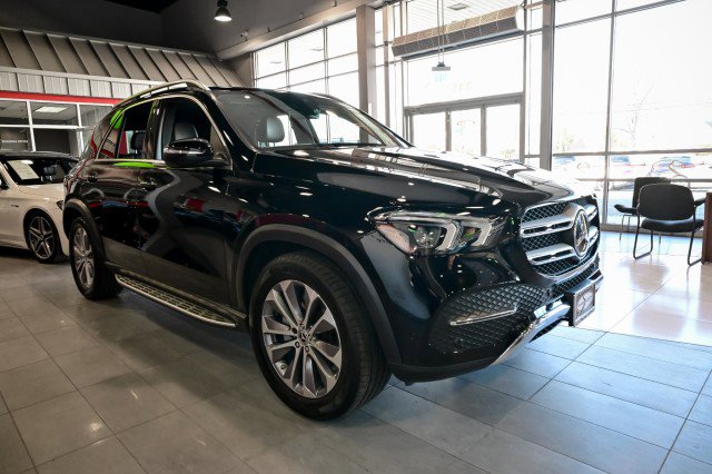 Used 2022 Mercedes-Benz GLE 350 4MATIC w/ Premium Package image 3