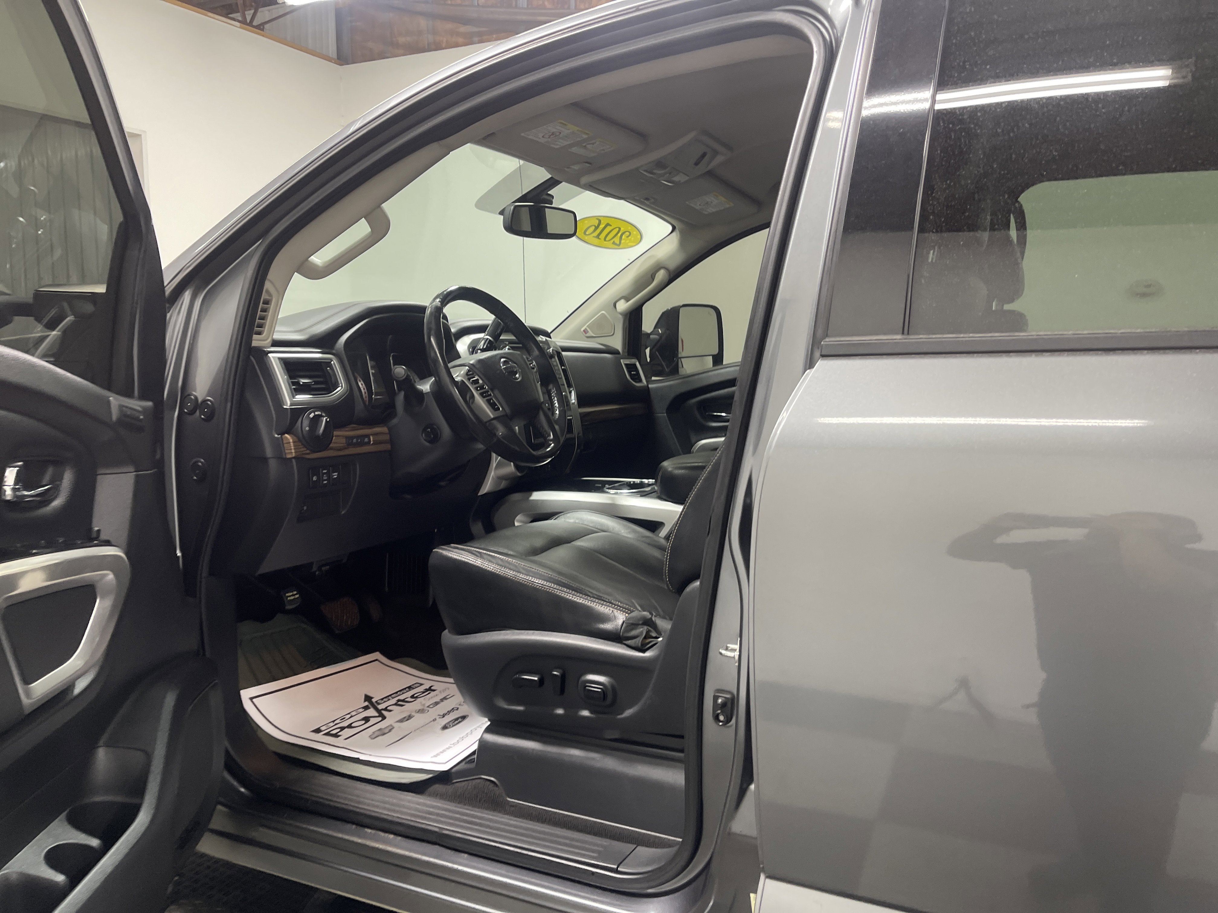 Used 2016 Nissan Titan SL AWD/4WD image 9