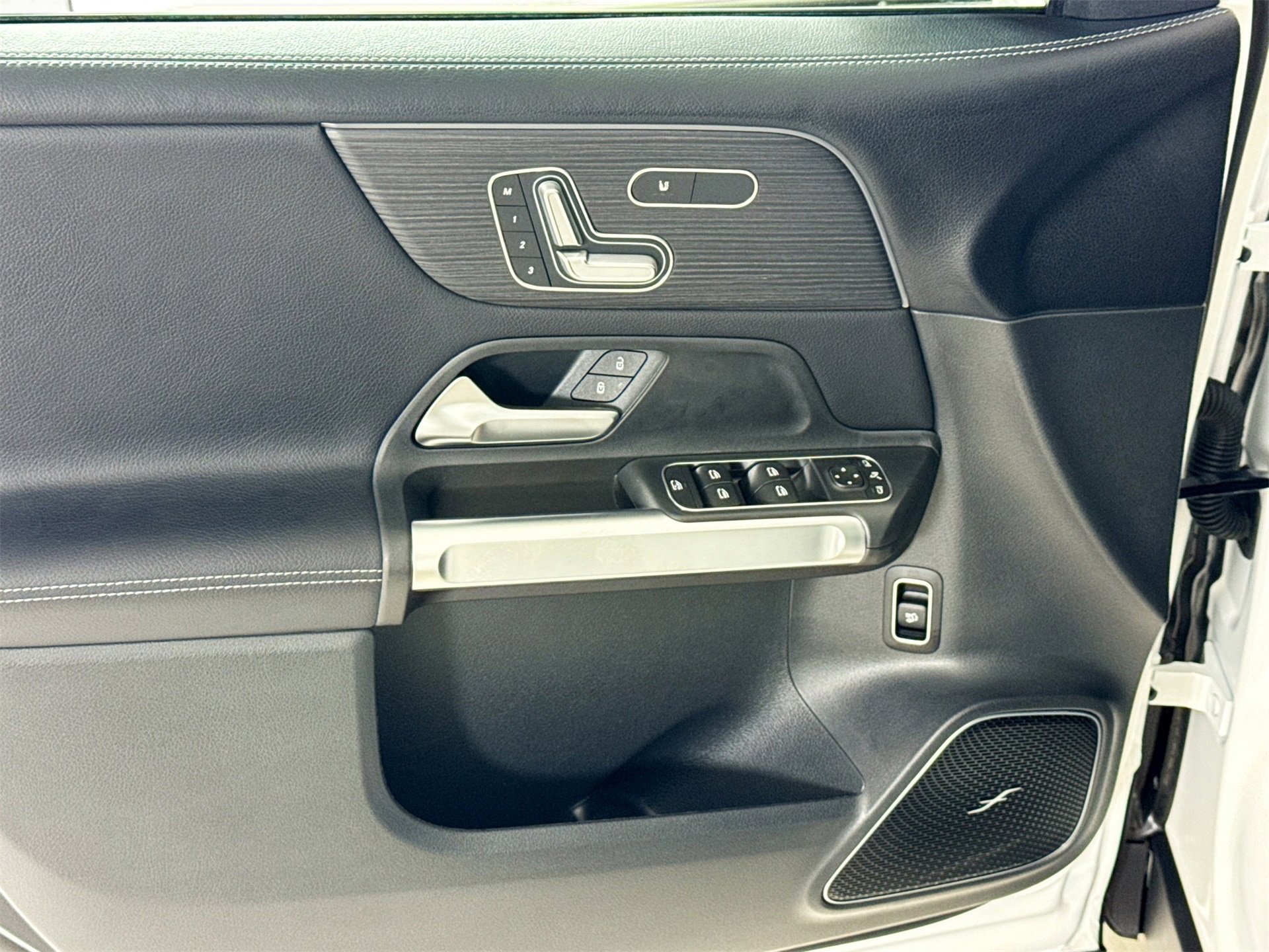 New 2026 Mercedes-Benz GLB 35 AMG 4MATIC image 18