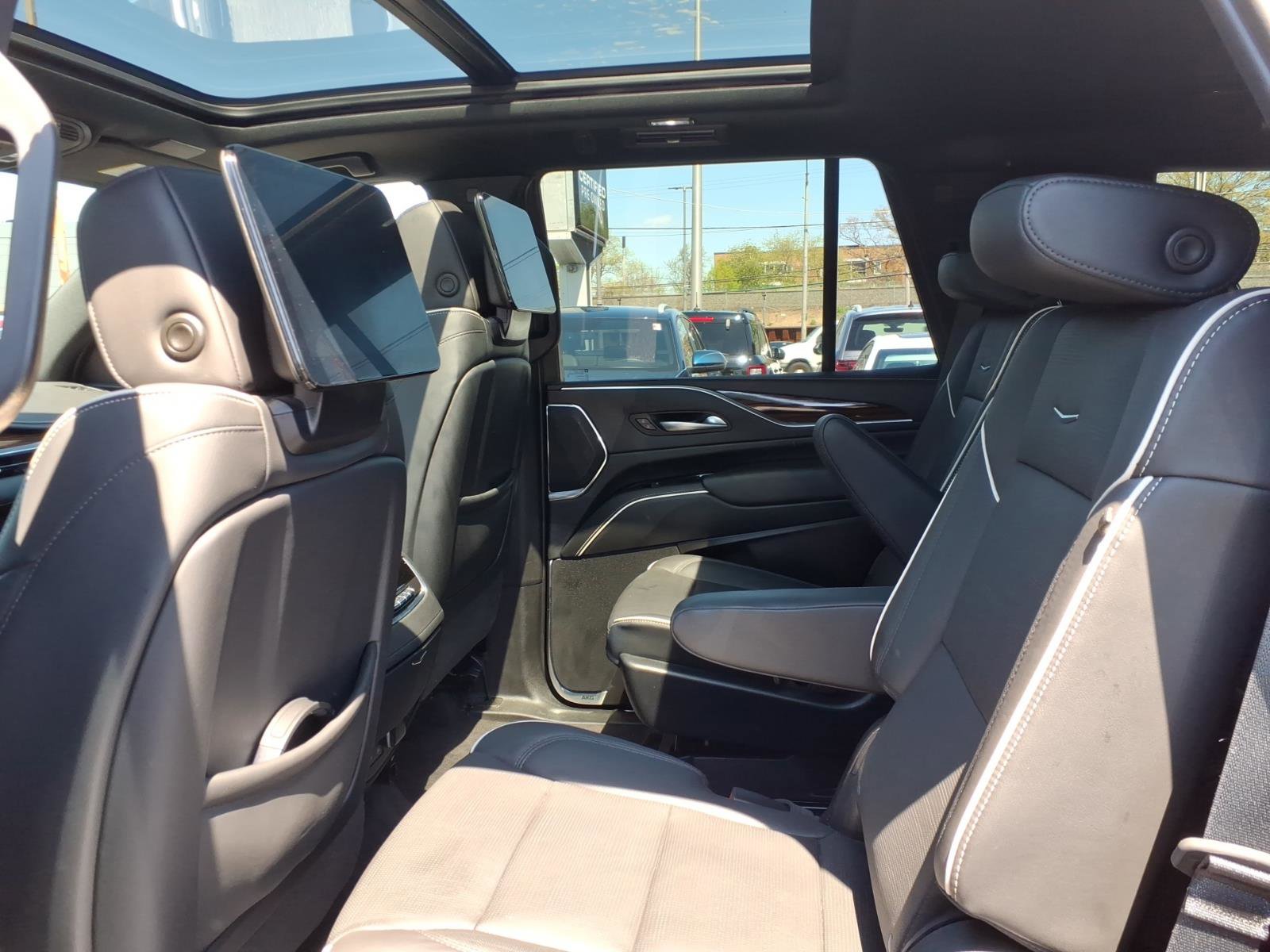 Used 2023 Cadillac Escalade Premium Luxury AWD/4WD image 31