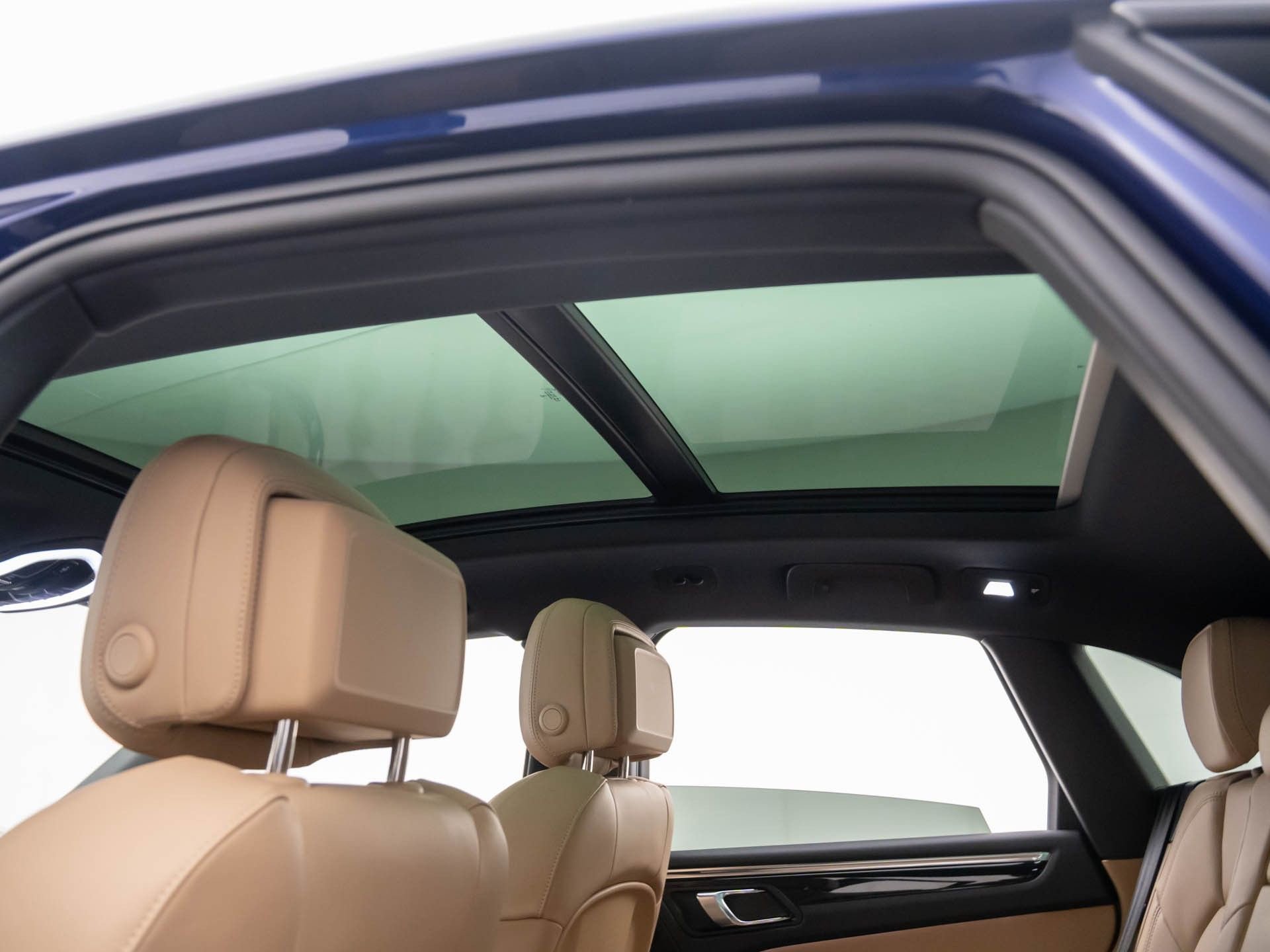 Certified 2025 Porsche Macan image 19