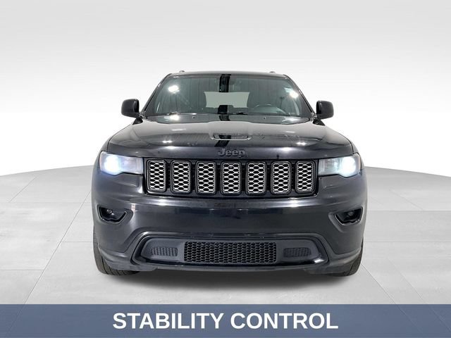 Used 2020 Jeep Grand Cherokee Altitude AWD/4WD image 3