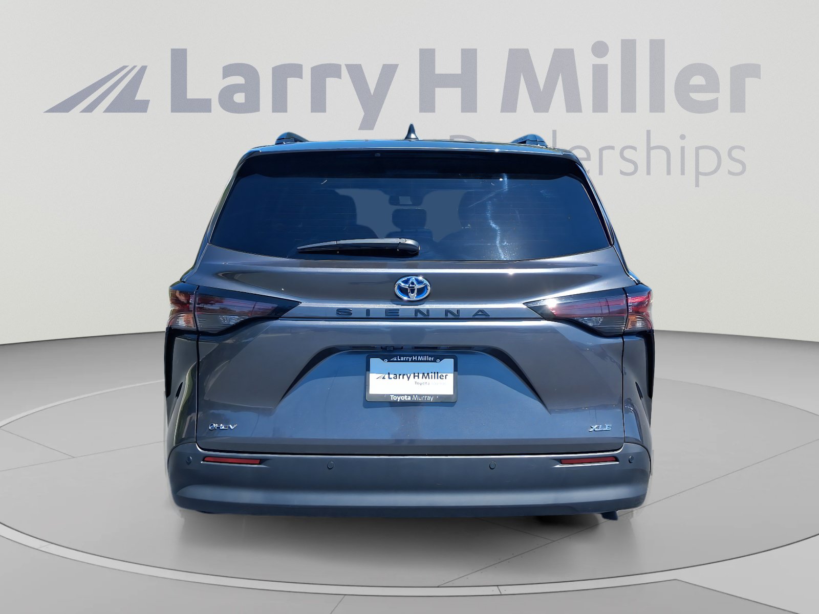 Certified 2025 Toyota Sienna XLE FWD image 4
