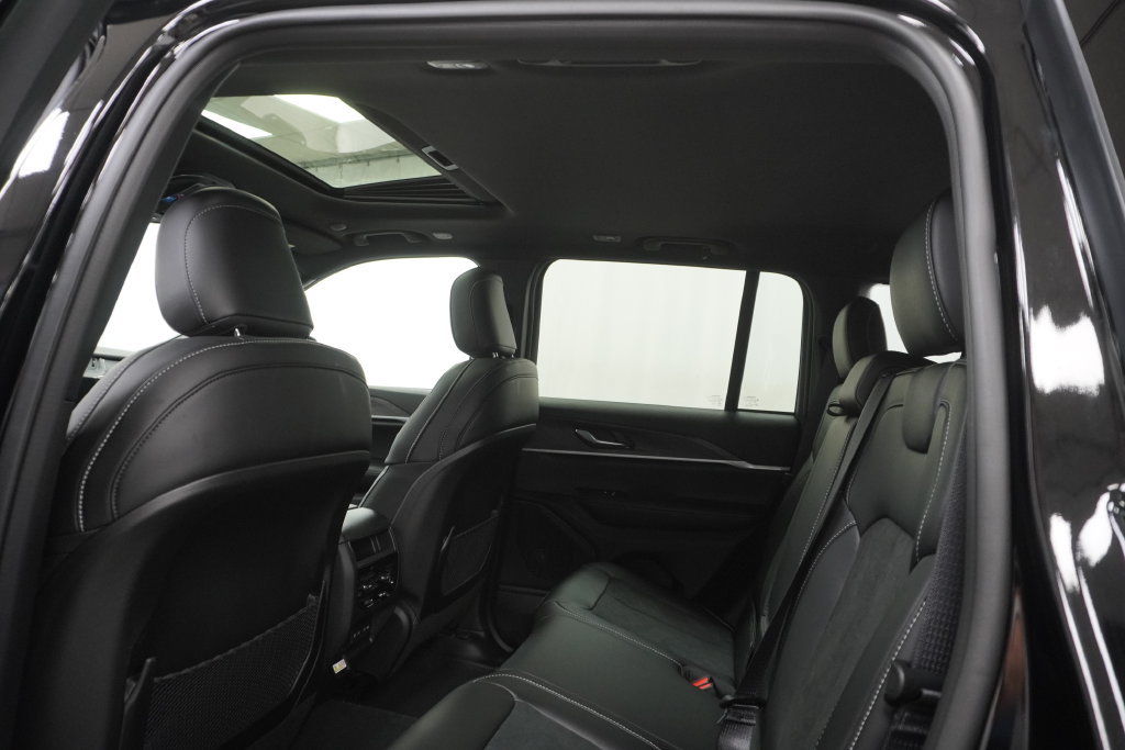 New 2026 Jeep Grand Cherokee Altitude AWD/4WD image 18