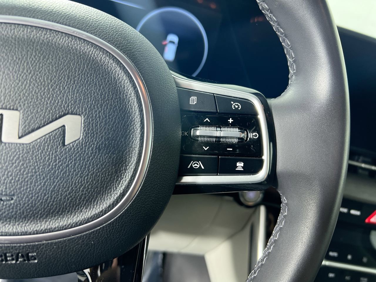 Used 2023 Kia Carnival SX Prestige FWD image 18