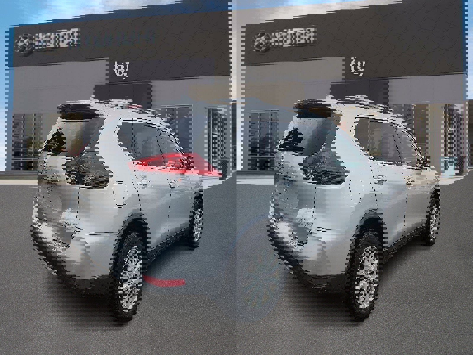 Used 2018 Nissan Rogue SV w/ Premium Package image 4