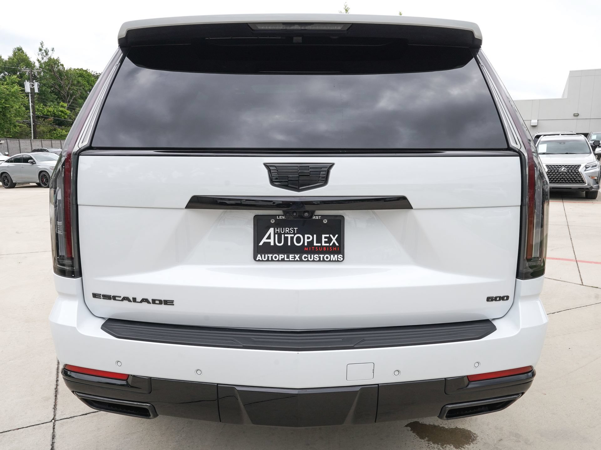 Used 2026 Cadillac Escalade Platinum Sport w/ LPO, Floor Liner Package AWD/4WD image 3