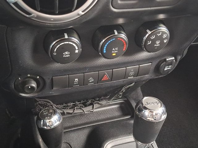 Used 2014 Jeep Wrangler Sahara w/ Connectivity Group AWD/4WD image 15