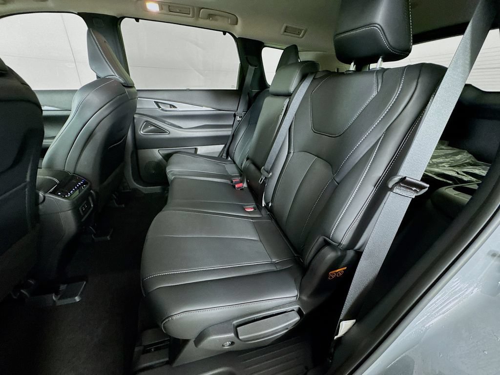 Certified 2026 INFINITI QX60 Luxe w/ Cargo Package AWD/4WD image 32