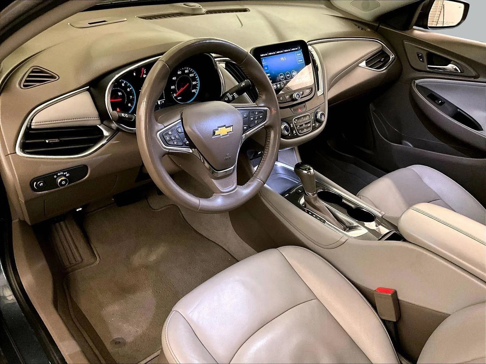 Used 2019 Chevrolet Malibu LT w/ Leather Package image 12