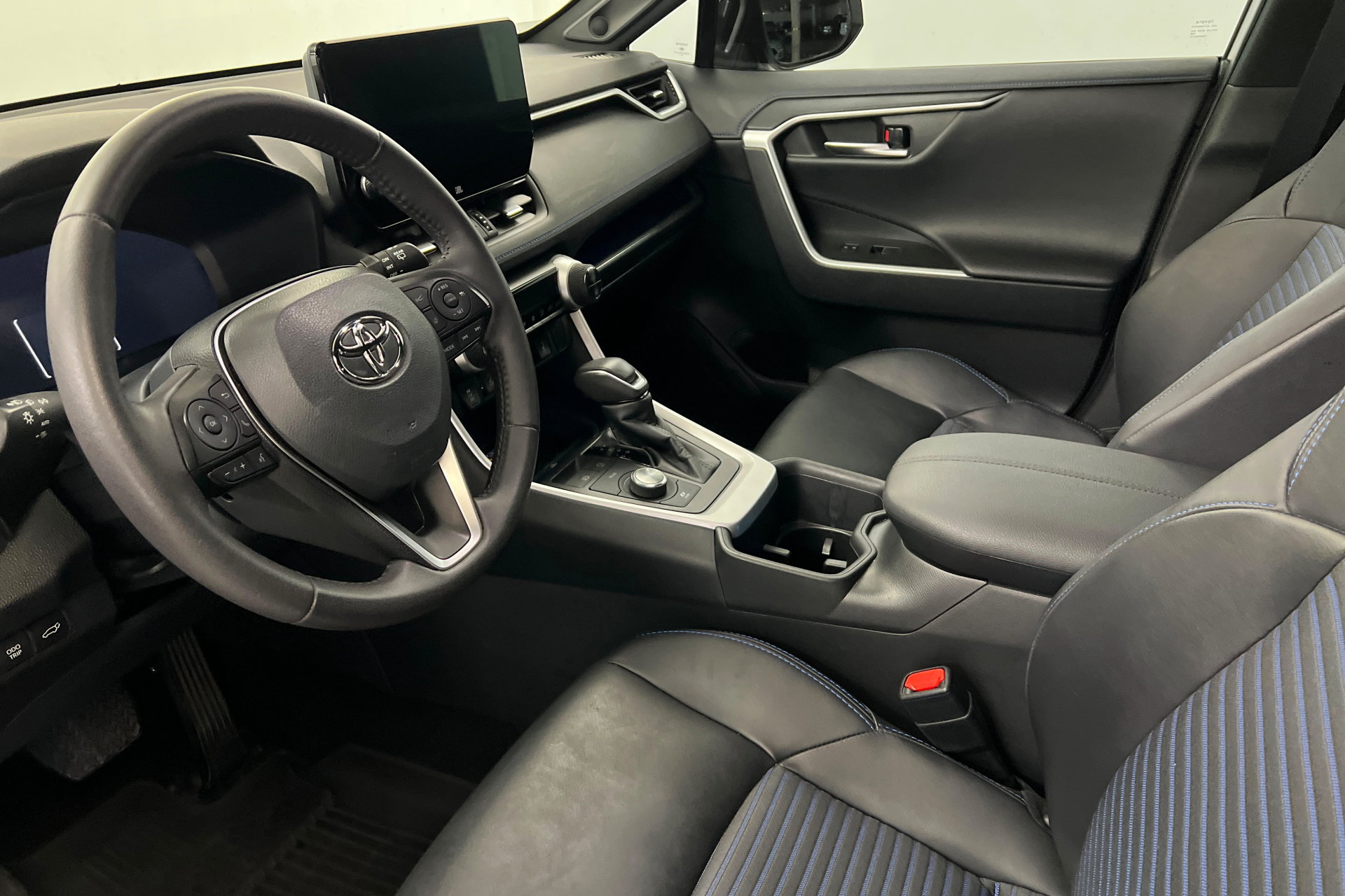 Used 2023 Toyota RAV4 XSE AWD/4WD image 15