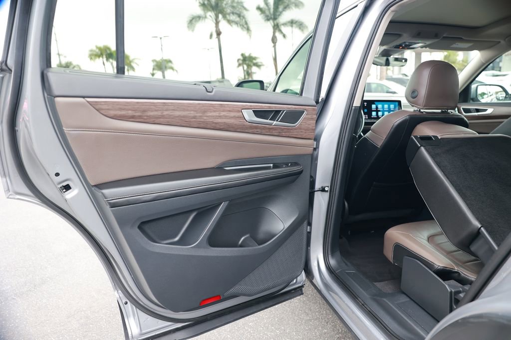 Used 2024 Volkswagen Atlas SEL AWD/4WD image 37