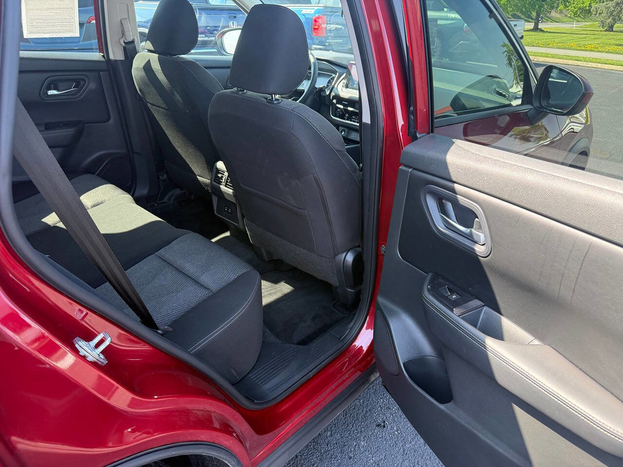 Used 2024 Nissan Rogue SV AWD/4WD image 11