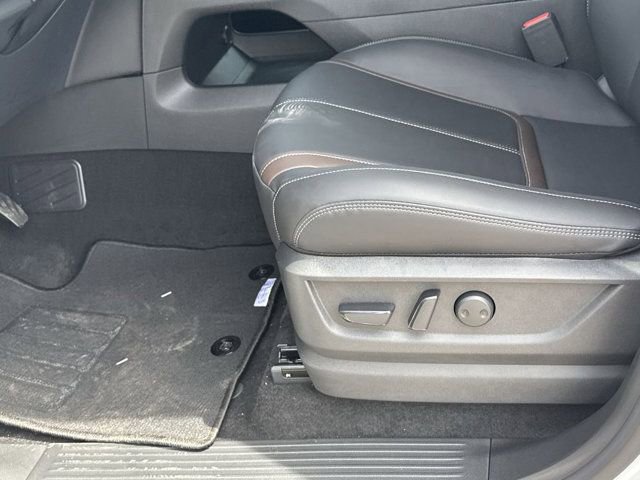 New 2026 Nissan Armada SL w/ Captain's Chari Seat Package image 10