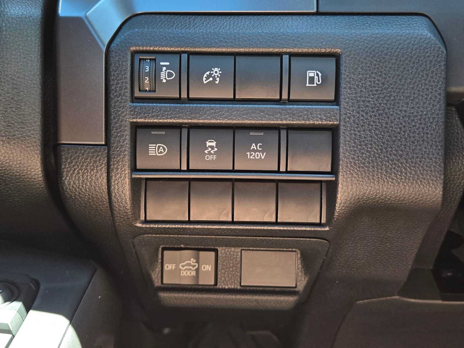 Certified 2025 Toyota Tacoma TRD Off-Road AWD/4WD image 35