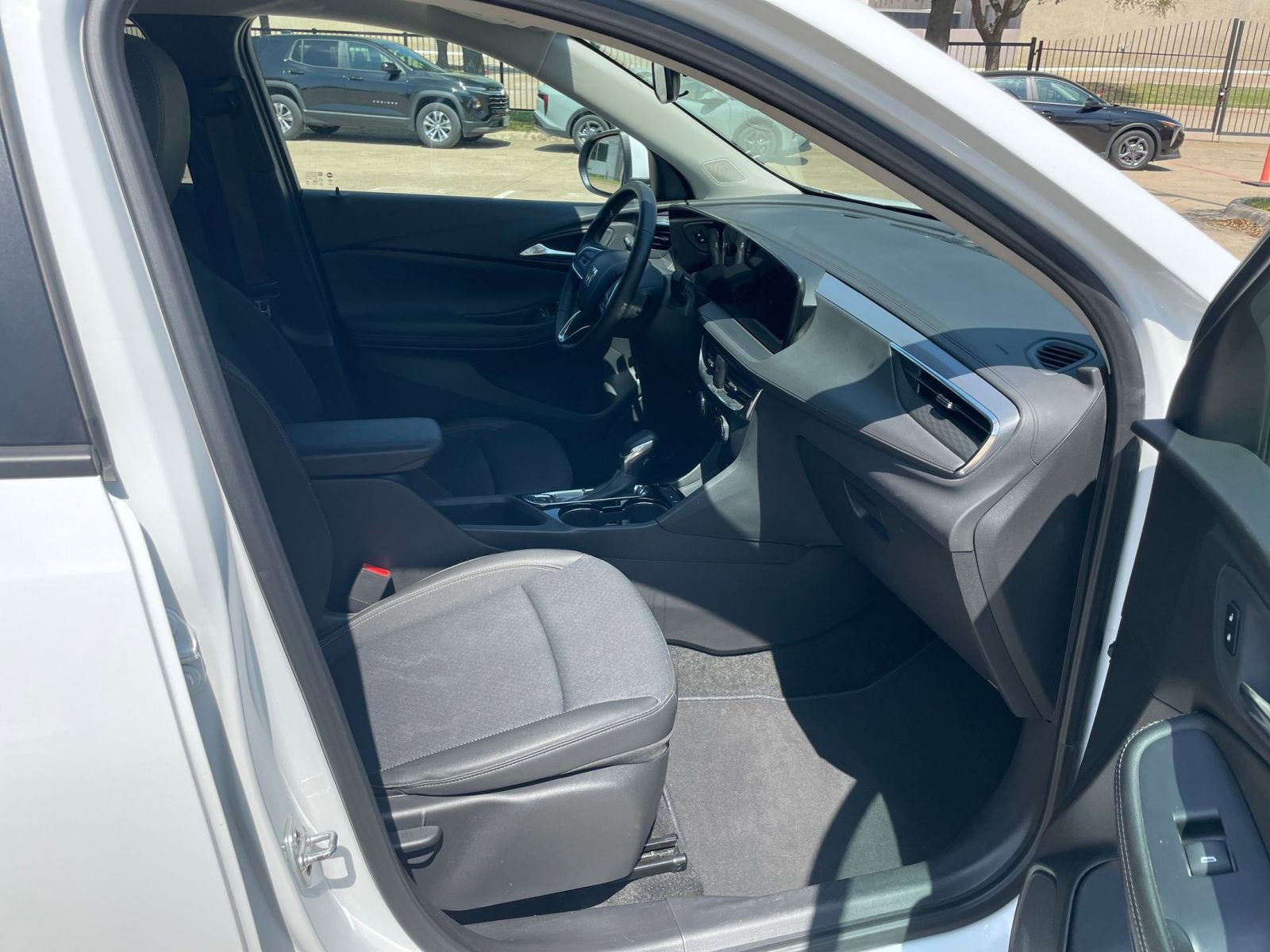 Used 2025 Buick Encore GX Preferred image 39