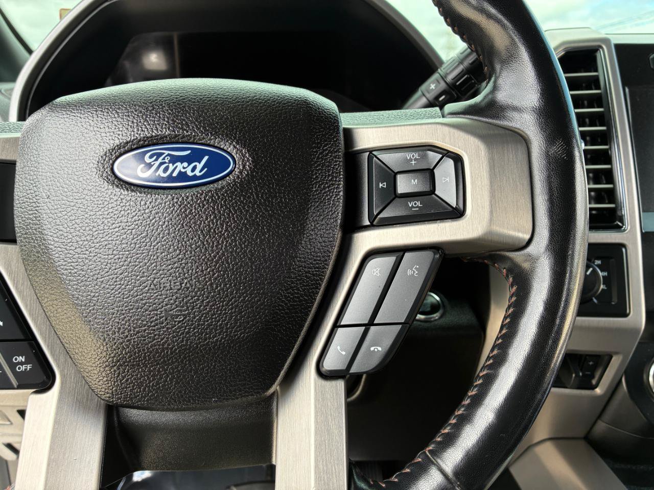 Used 2019 Ford F350 Platinum w/ Platinum Ultimate Package AWD/4WD image 30