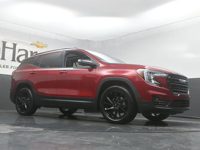 Used 2023 GMC Terrain SLT w/ Tech Package image 2