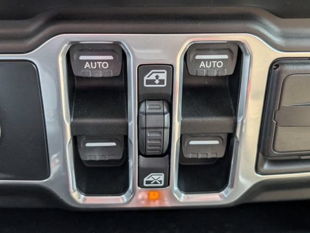 Used 2018 Jeep Wrangler Unlimited Sport S AWD/4WD image 20