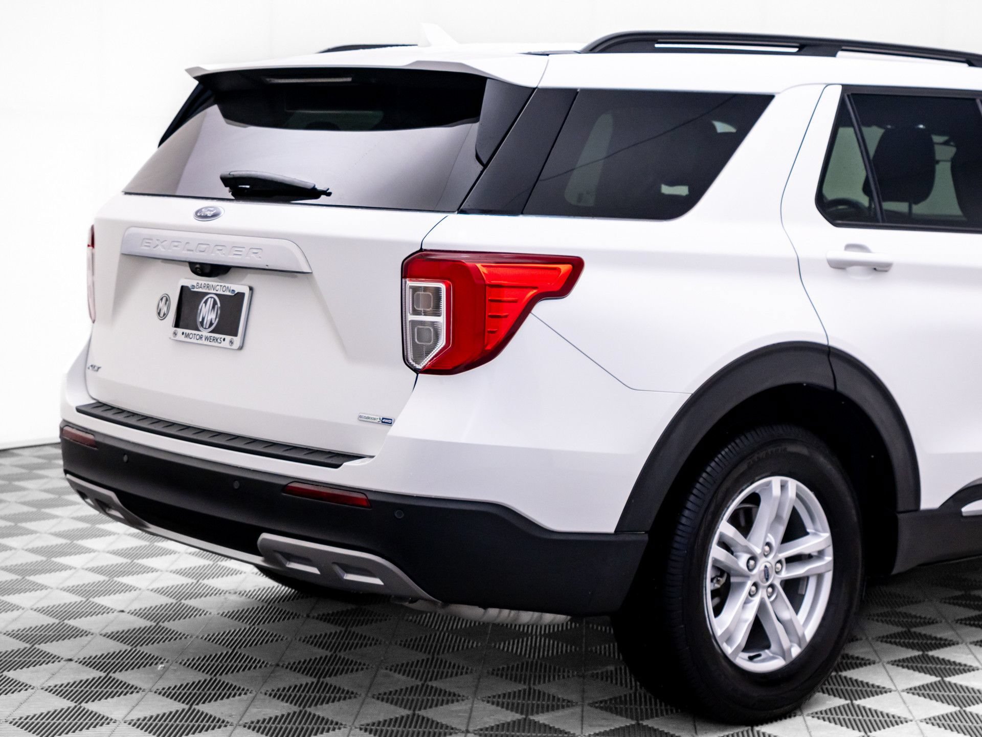 Used 2020 Ford Explorer XLT w/ Equipment Group 202A AWD/4WD image 36