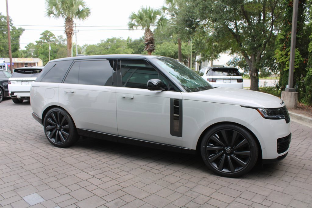 New 2025 Land Rover Range Rover SV image 3