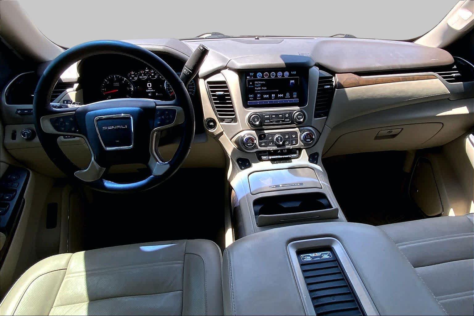 Used 2018 GMC Yukon Denali w/ Denali Ultimate Package AWD/4WD image 16