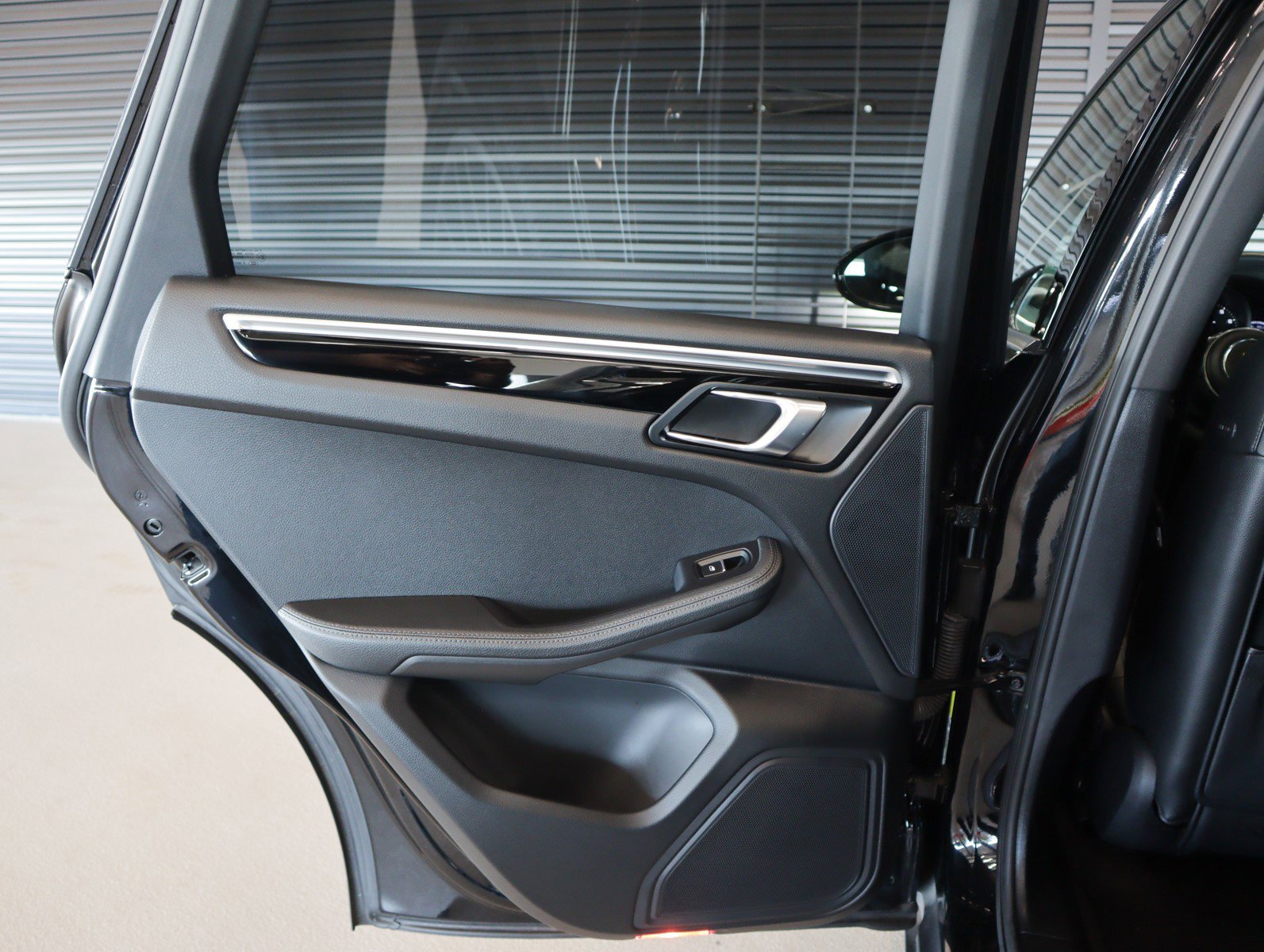 Used 2020 Porsche Macan image 25