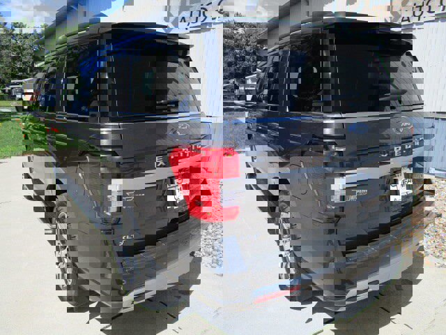 Used 2022 Ford Expedition XLT image 5