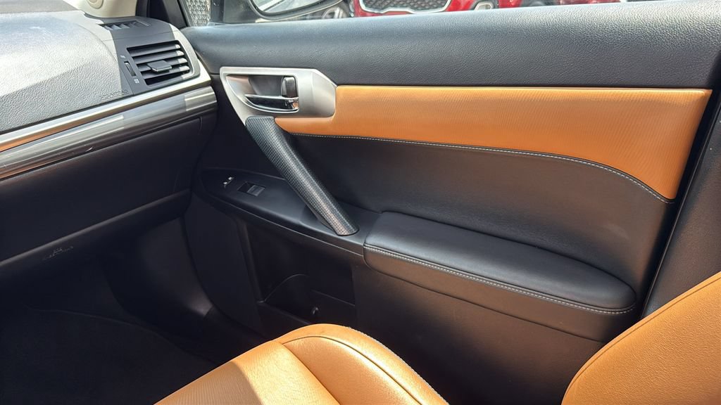 Used 2016 Lexus CT 200h w/ Navigation Package FWD image 28