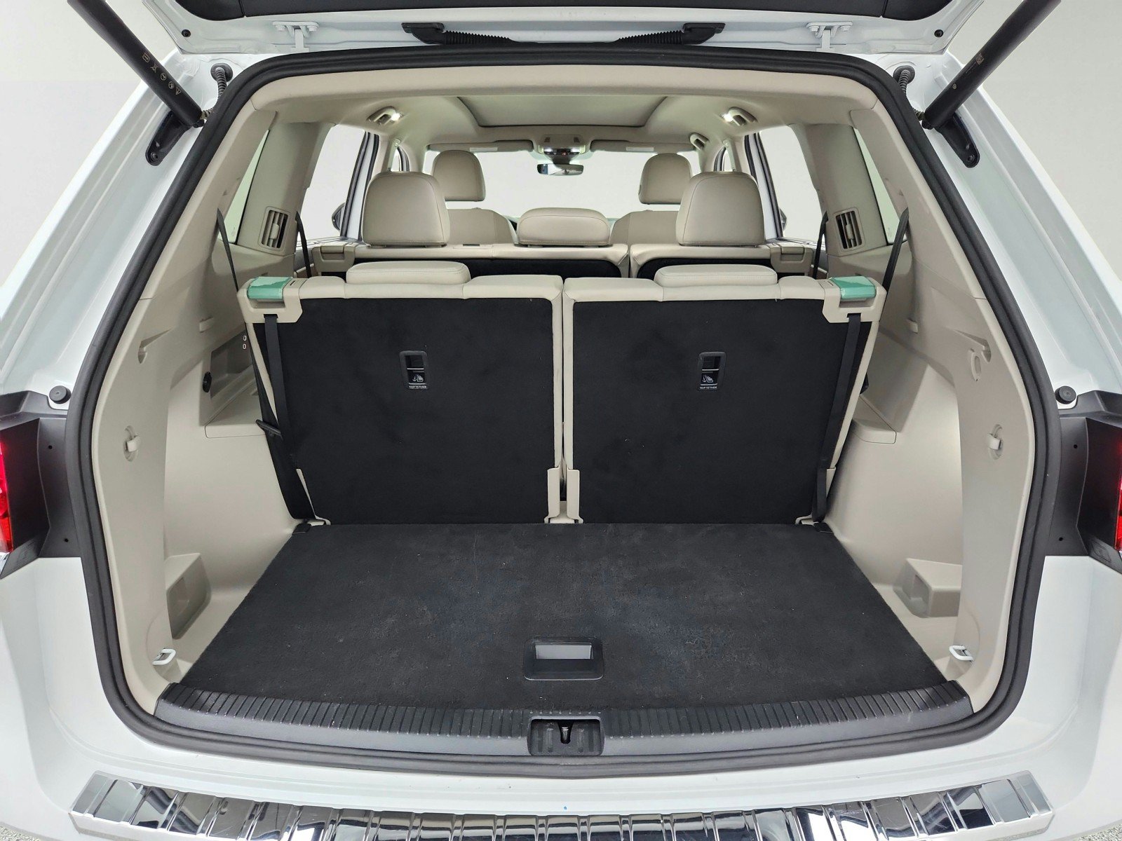 Used 2024 Volkswagen Atlas SE w/ Panoramic Sunroof Package FWD image 34