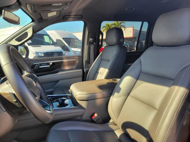 Used 2025 Chevrolet Suburban LS image 19