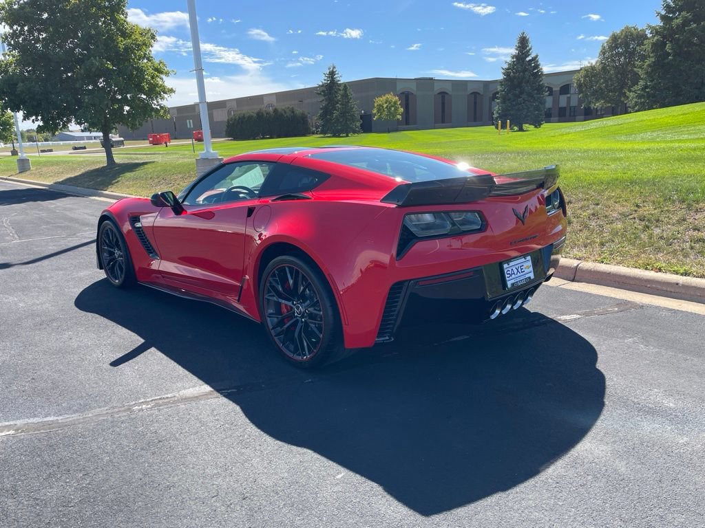 Used 2015 Chevrolet Corvette Z06 w/ 3LZ Preferred Equipment Group RWD image 3