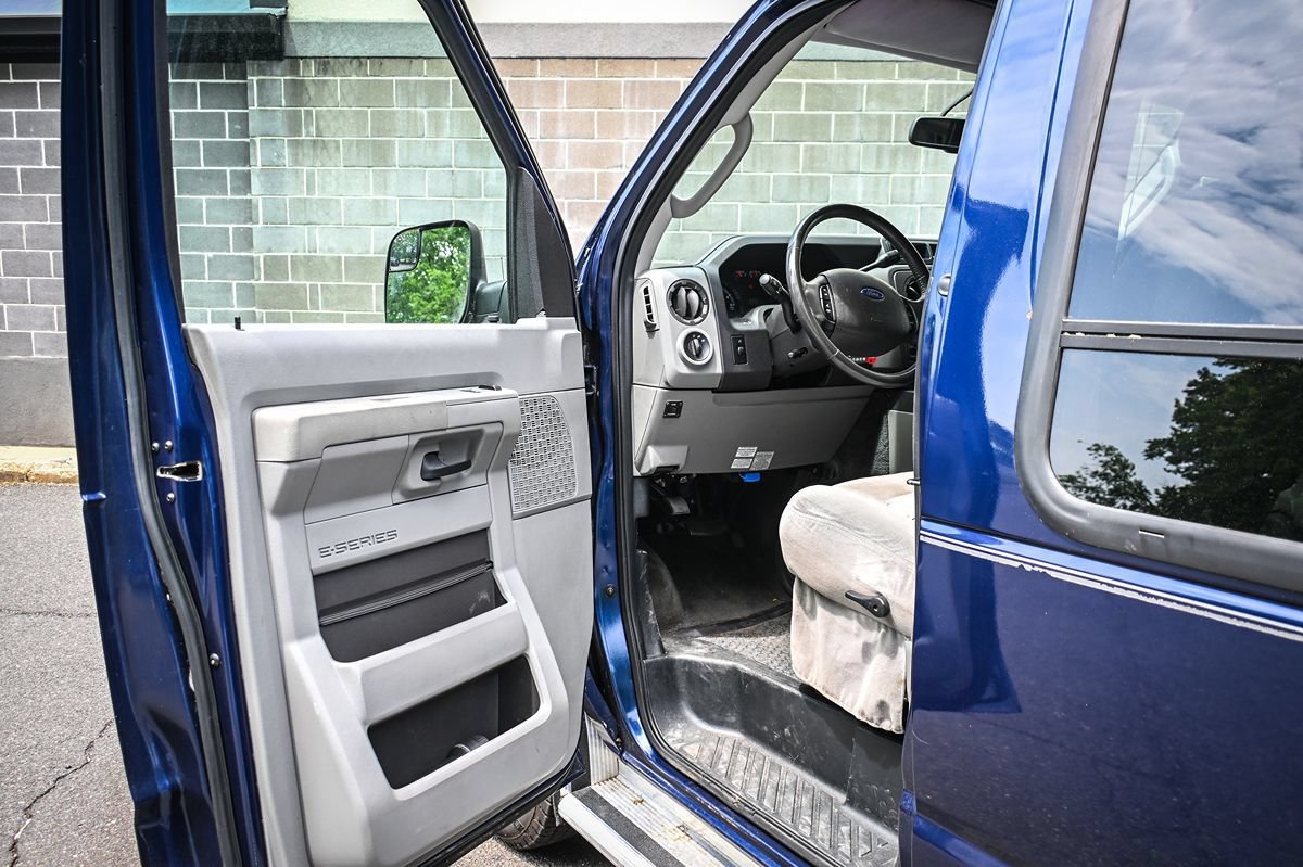 Used 2011 Ford E-150 and Econoline 150 w/ RV Plus Pkg RWD image 7