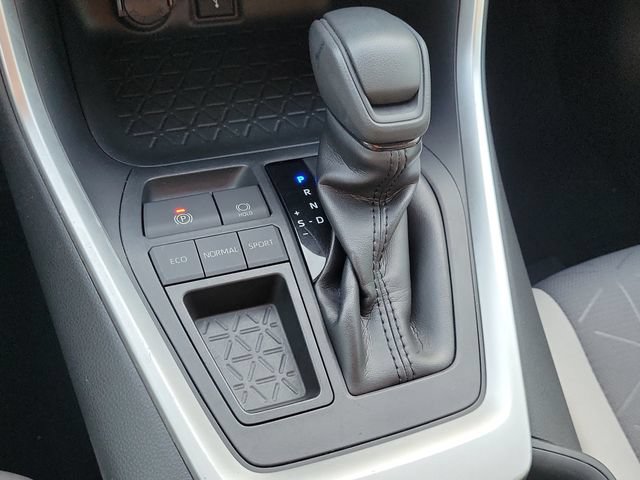 Used 2020 Toyota RAV4 XLE FWD image 20