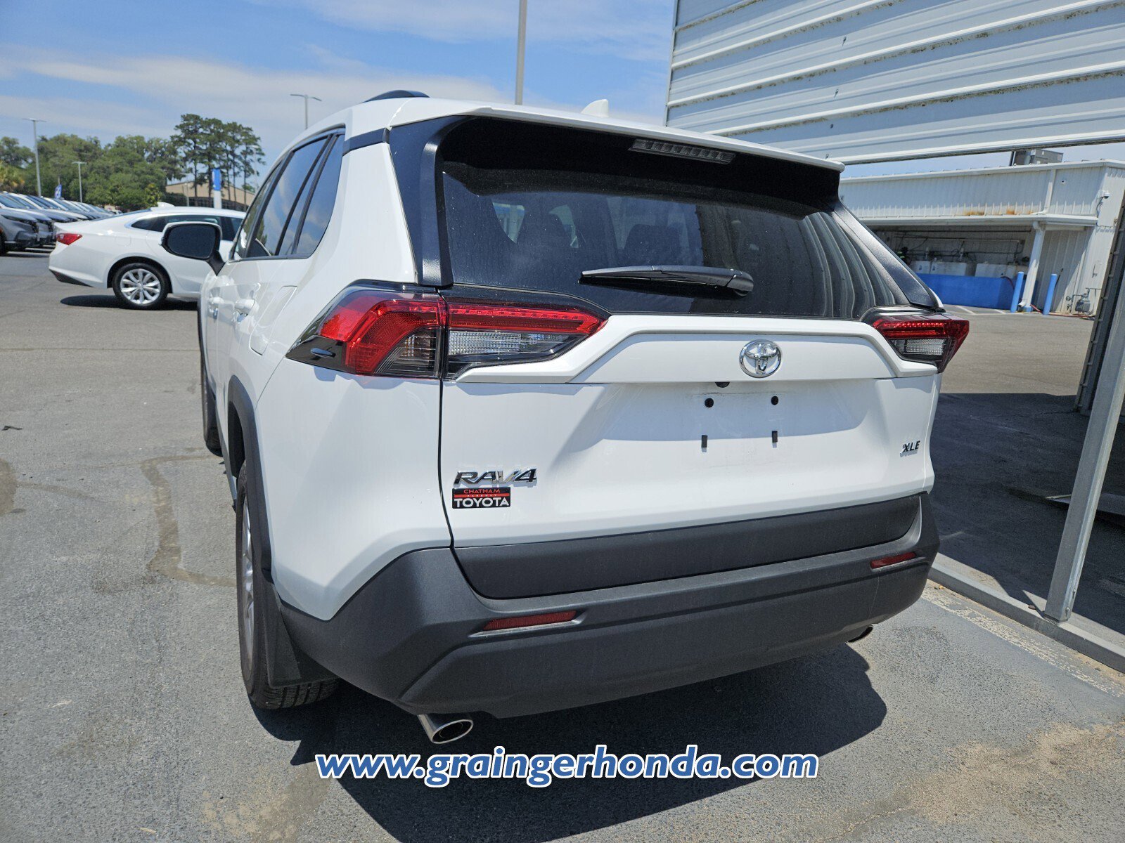 Used 2025 Toyota RAV4 XLE w/ Convenience Package FWD image 9