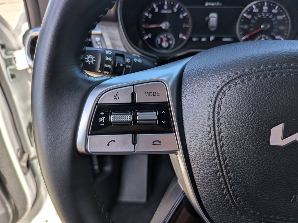 Certified 2022 Kia Telluride SX w/ Towing Package FWD image 34