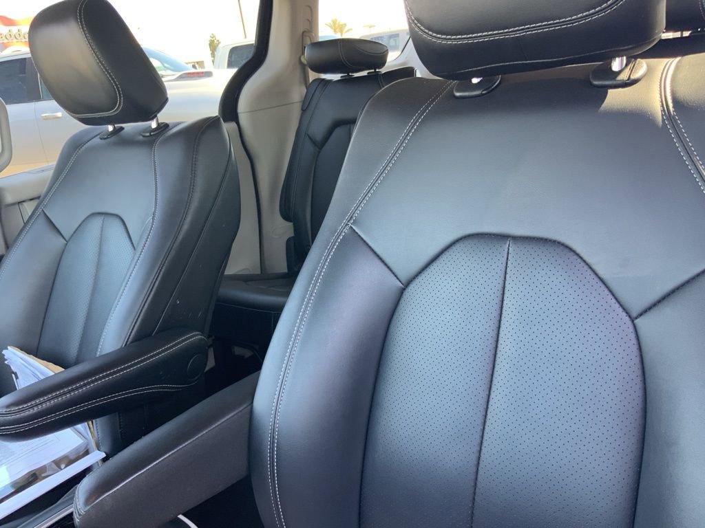 Certified 2024 Chrysler Pacifica Touring-L image 16