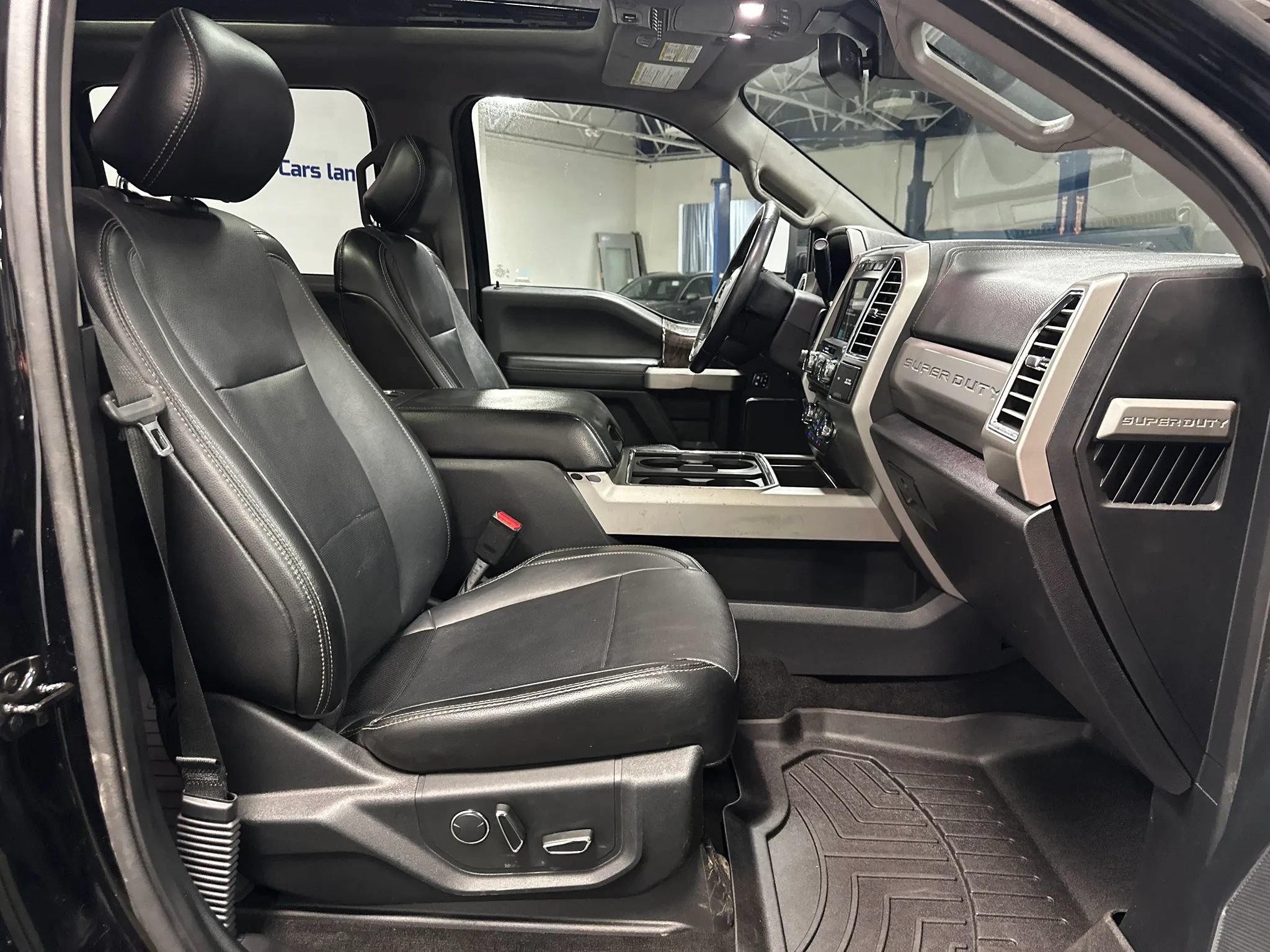 Used 2017 Ford F250 Lariat w/ Lariat Ultimate Package AWD/4WD image 24