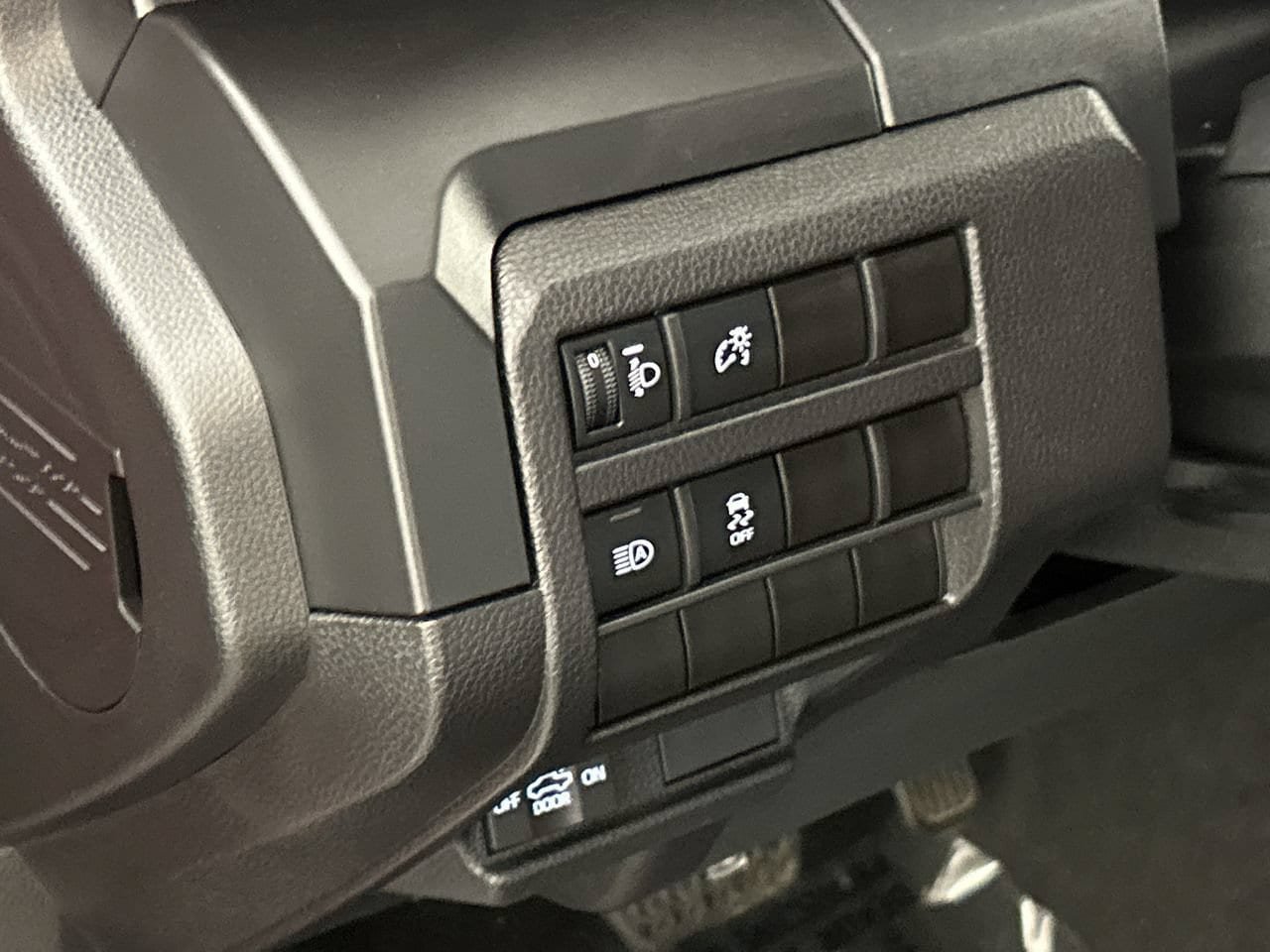 Used 2025 Toyota Tacoma SR w/ SR Upgrade Package RWD image 13
